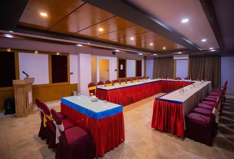 هتل Pauwa Pokhara