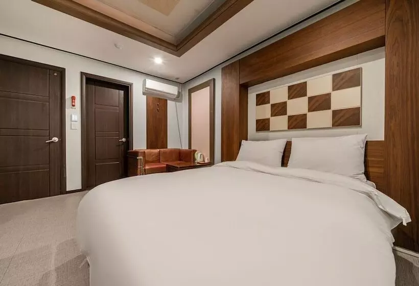 モーテル Chuncheon Hound Hotel Namchuncheon Station