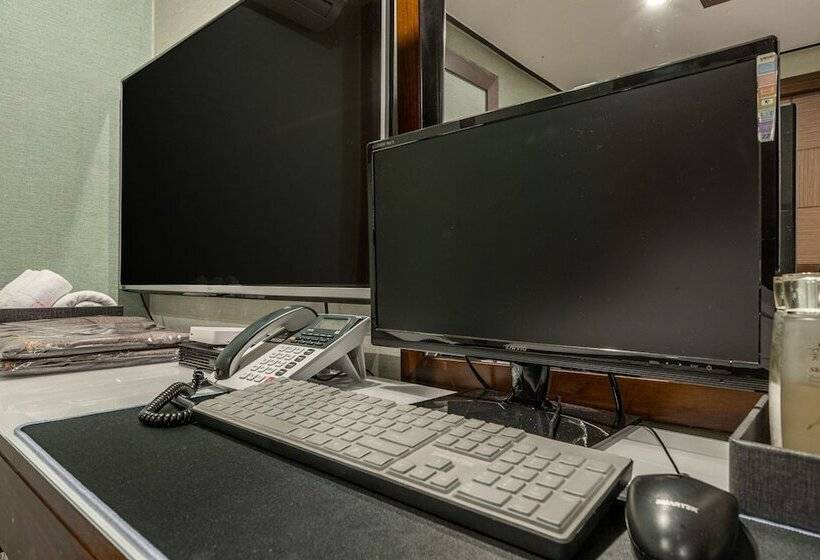 מוטל Chuncheon Hound Hotel Namchuncheon Station