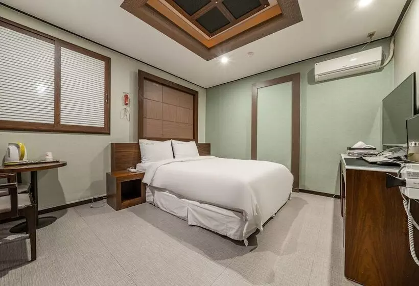モーテル Chuncheon Hound Hotel Namchuncheon Station