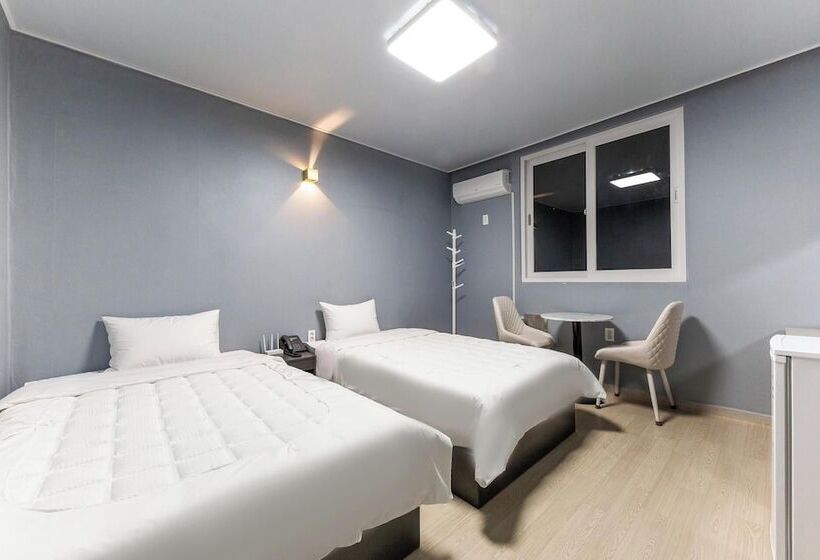 מוטל Yeosu Rivera