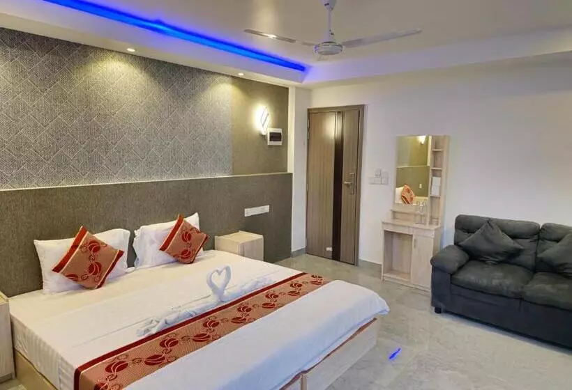 پانسیون Arora View