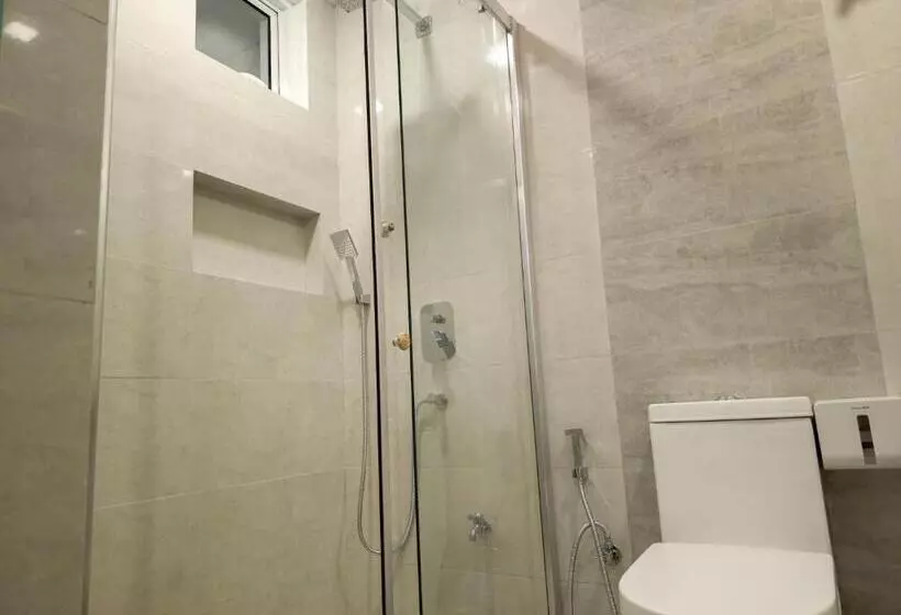 پانسیون Arora View