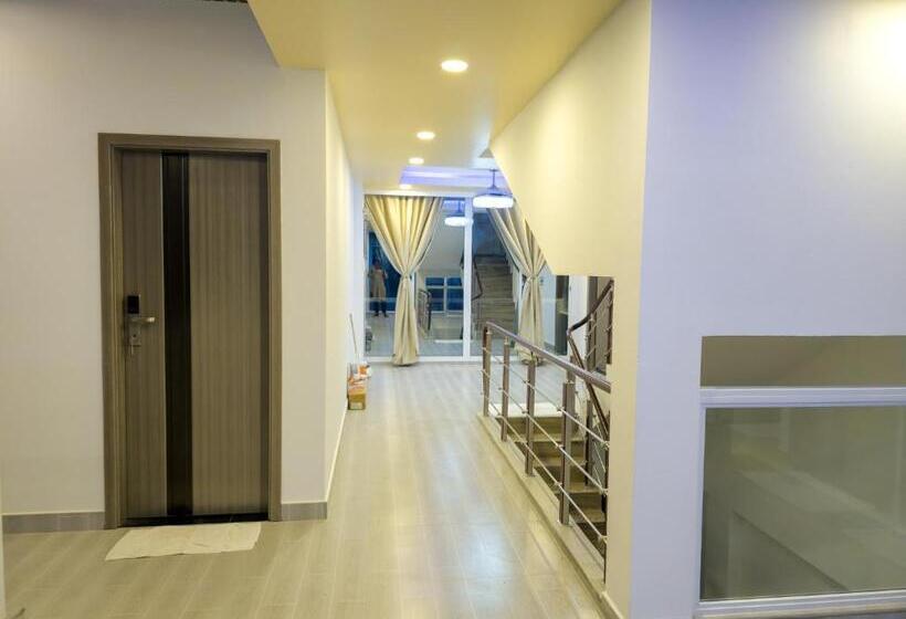 پانسیون Arora View