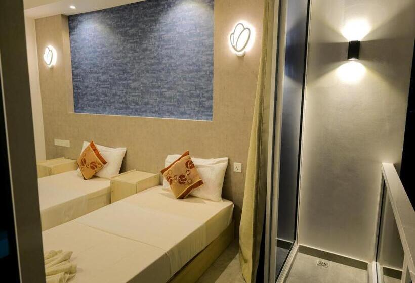 پانسیون Arora View