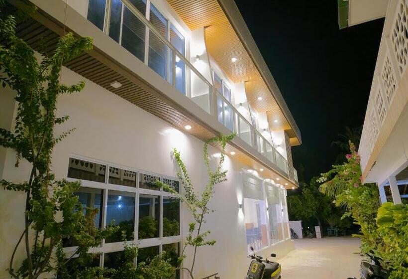 پانسیون Arora View