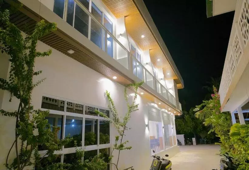 پانسیون Arora View