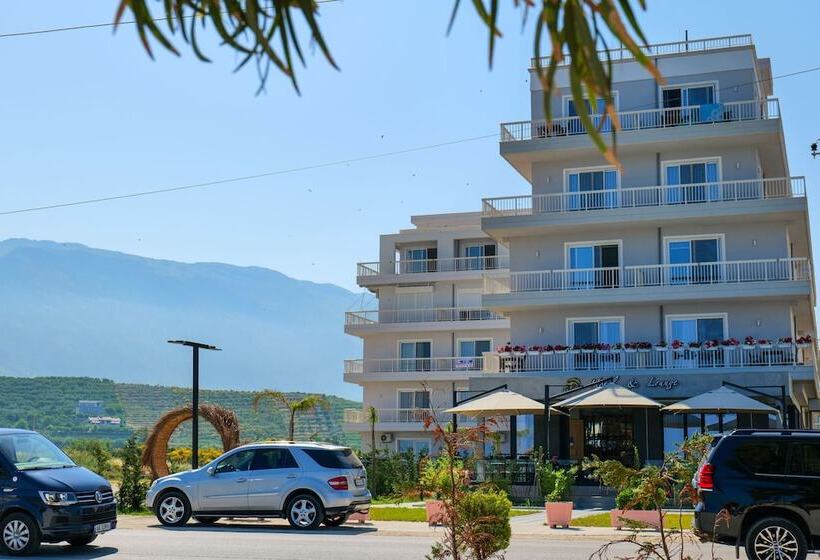 The Peak Hotel & Lounge