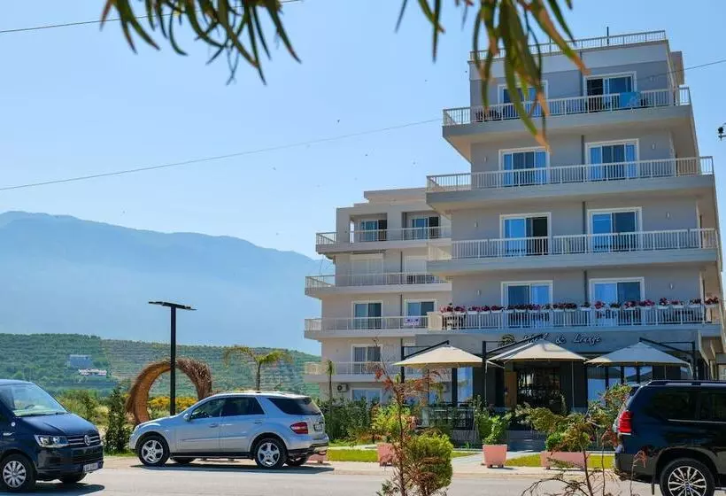 The Peak Hotel & Lounge