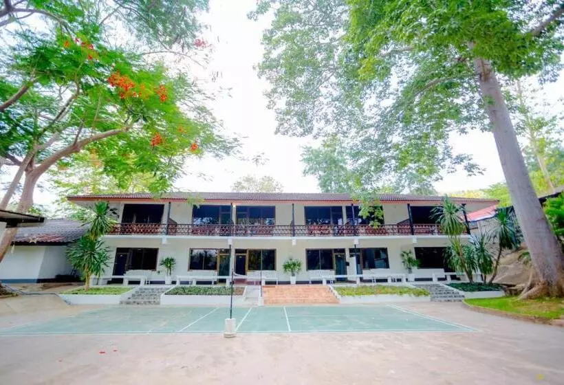 Hotelli เพชรมณีกาญจน์ บีช รีสอร์ท