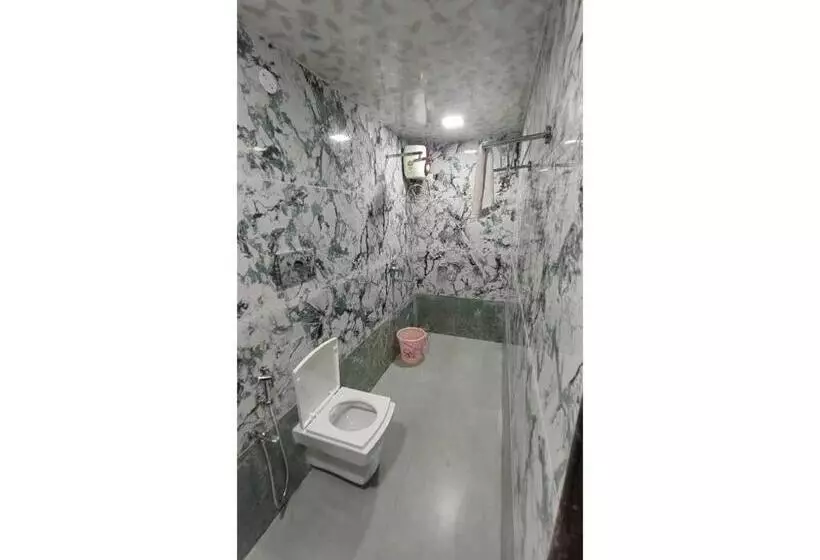 Hotelli Sushegad Guhagar Beach