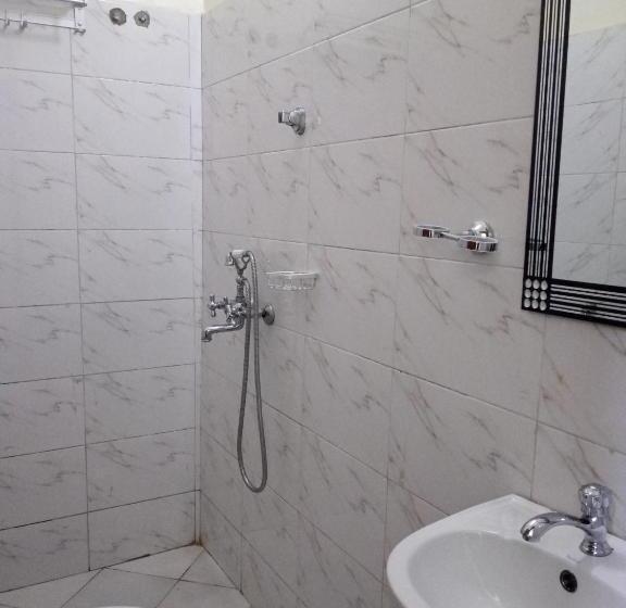 پانسیون Safari Lake View Apartments, Muyenga