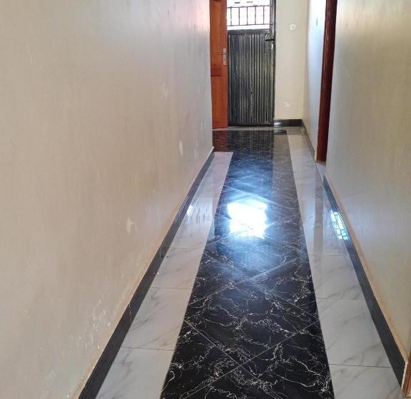 پانسیون Safari Lake View Apartments, Muyenga