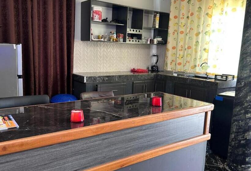 پانسیون Safari Lake View Apartments, Muyenga