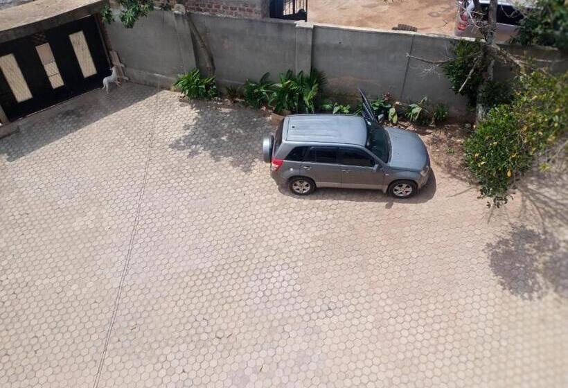 پانسیون Safari Lake View Apartments, Muyenga