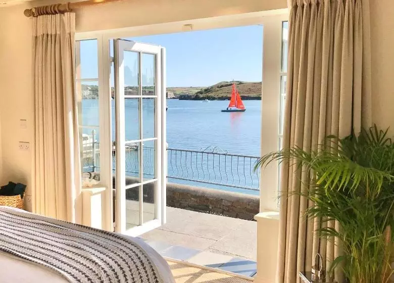 Pensió Waterfront Chic Studio