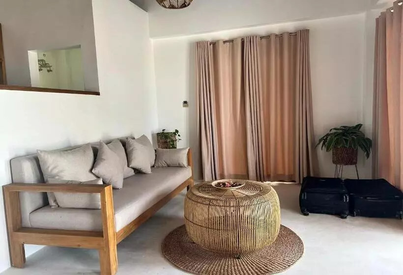 استراحتگاه Yapak Beach Villas