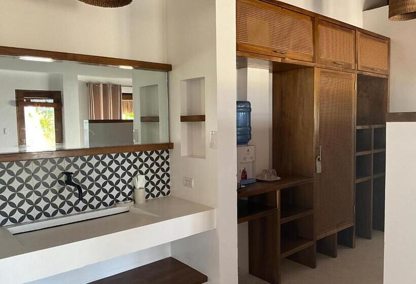 استراحتگاه Yapak Beach Villas