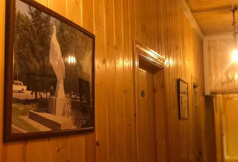 Wood Motel