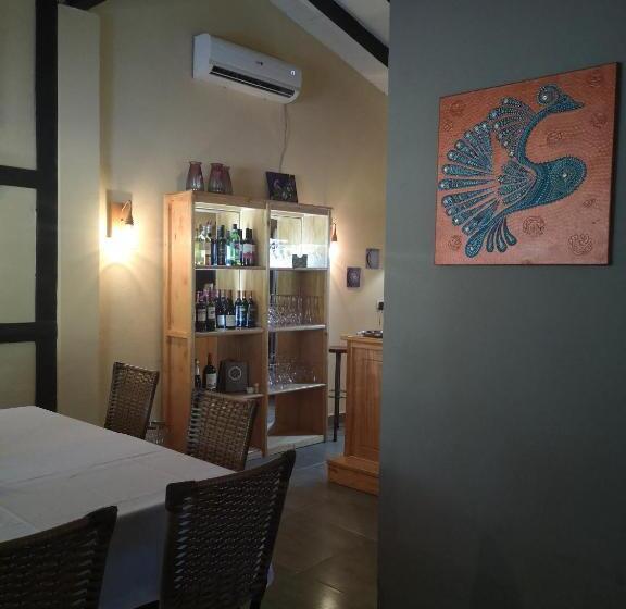 هاستل Adelante   Habitaciones Restaurante Café