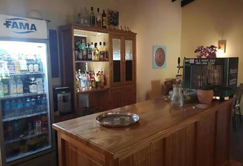 هاستل Adelante   Habitaciones Restaurante Café