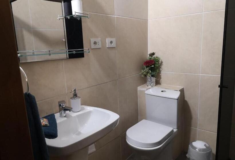 هاستل Adelante   Habitaciones Restaurante Café