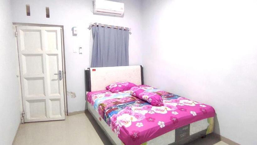 בית מלון כפרי Oyo 93167 Penginapan Noval