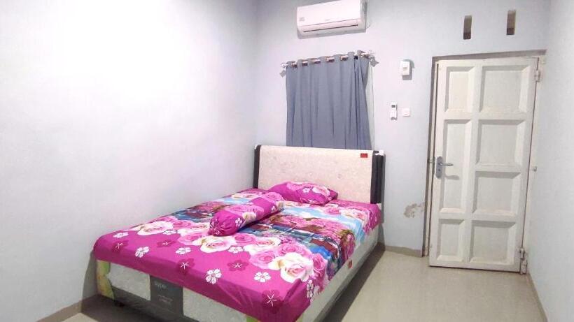 בית מלון כפרי Oyo 93167 Penginapan Noval