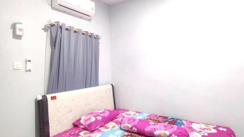 בית מלון כפרי Oyo 93167 Penginapan Noval