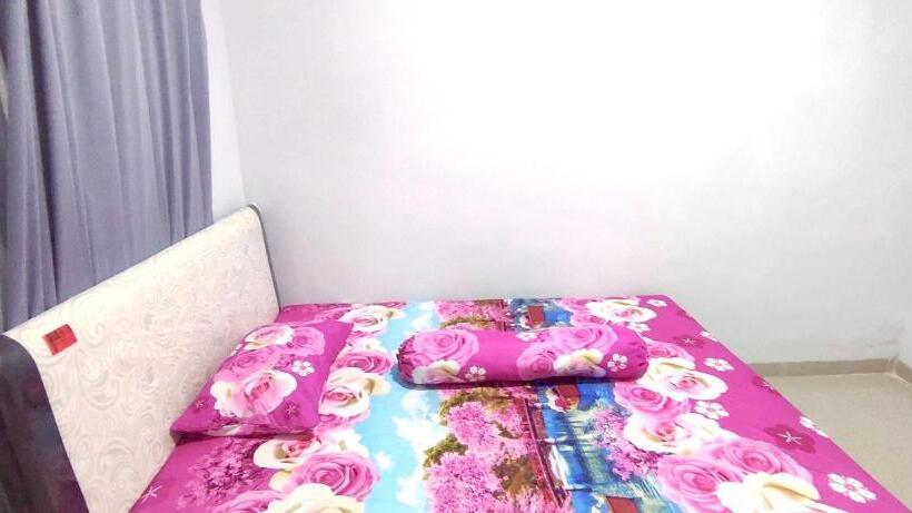 בית מלון כפרי Oyo 93167 Penginapan Noval