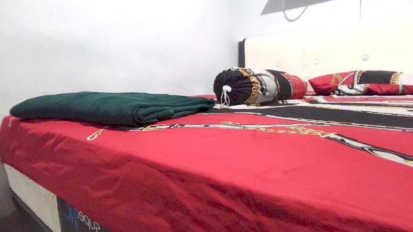 בית מלון כפרי Oyo 93167 Penginapan Noval