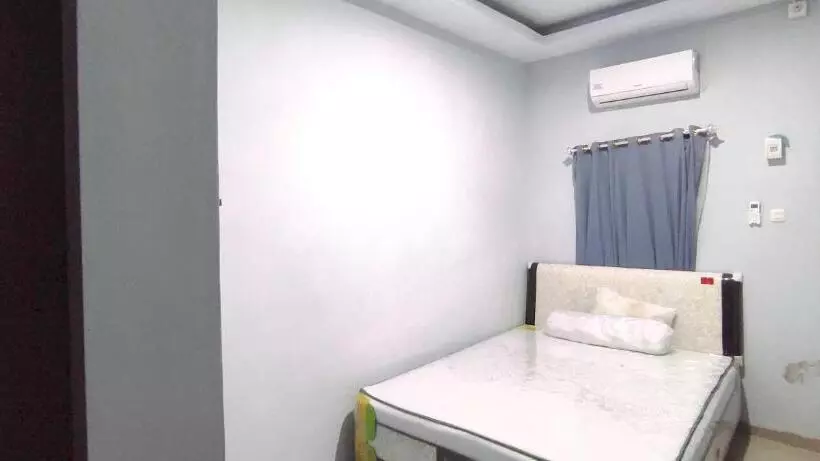Hotelli Oyo 93167 Penginapan Noval