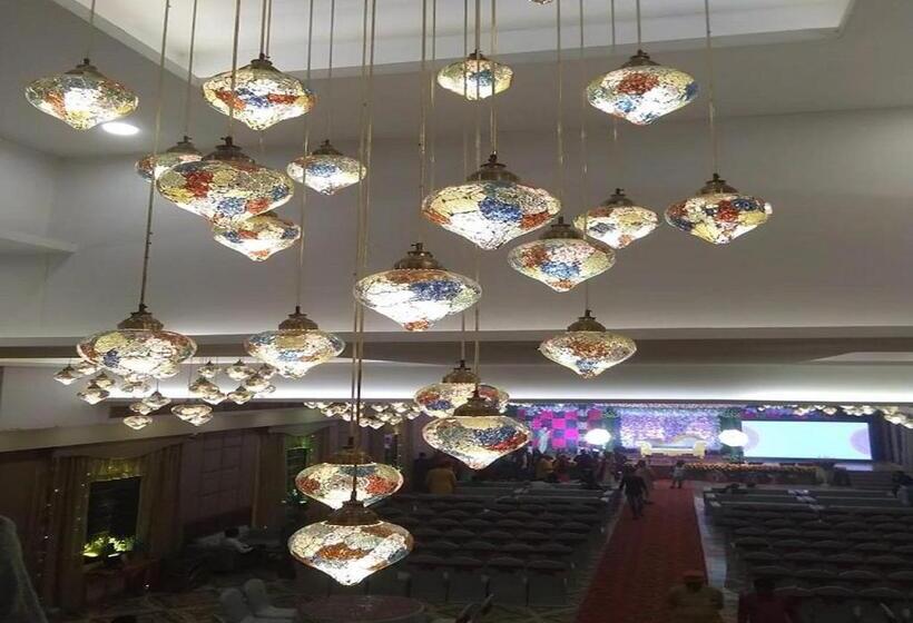 هتل S G International Danapur