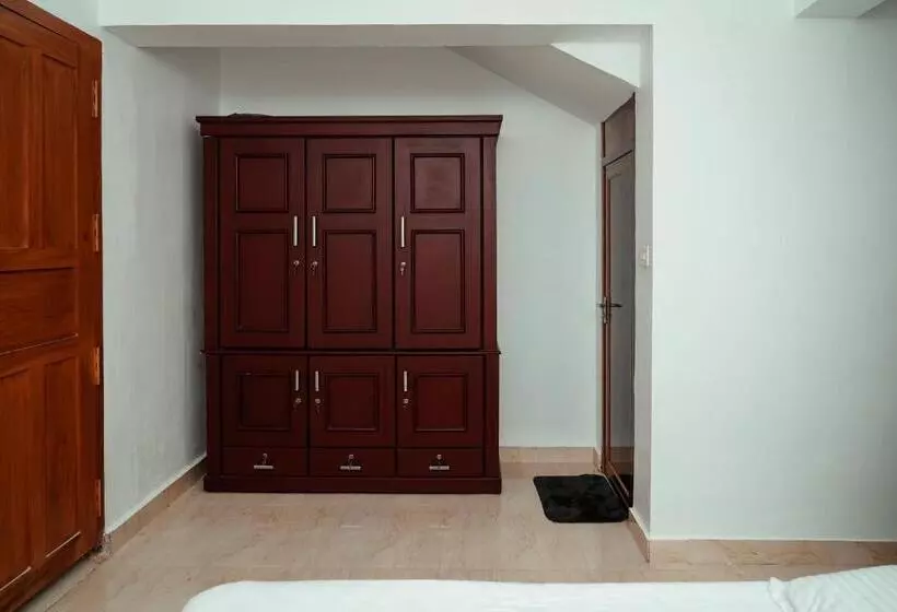 Kalloos Island Backwater Resort