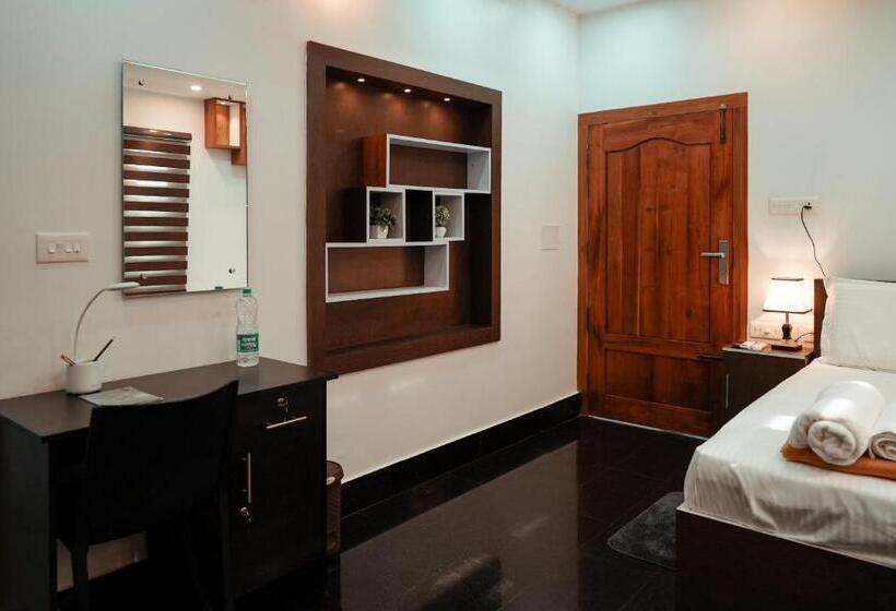 Kalloos Island Backwater Resort