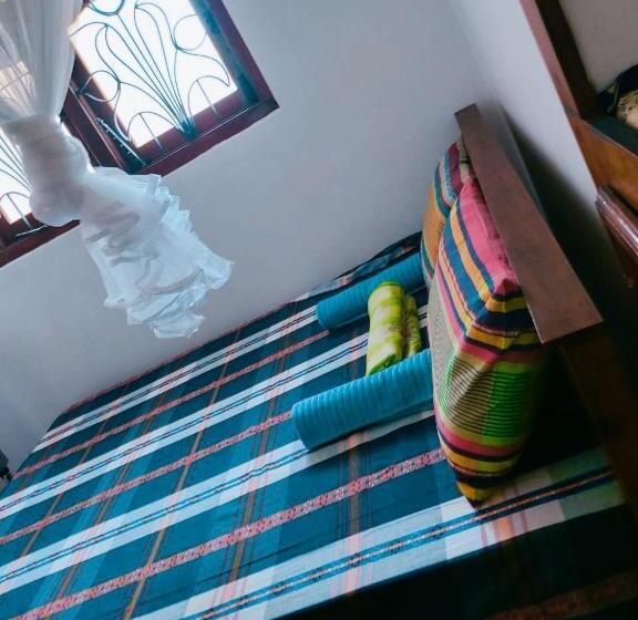 פנסיון Shiloh Home