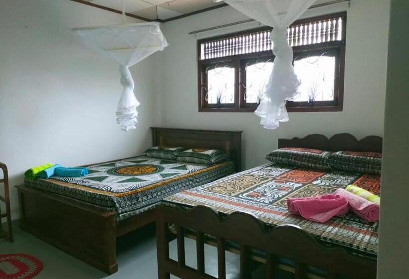 פנסיון Shiloh Home