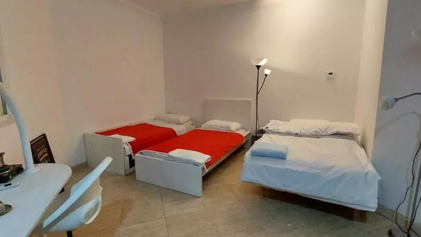 ベッドアンドブレックファースト Aladdin Hostel For Females
