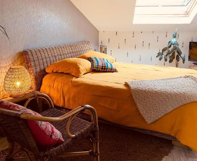 تختخواب و صبحانه Chambre Bohème Chez Rachel