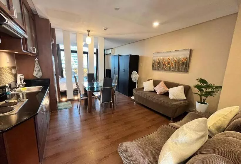 ホテル Appleone Ayala Condo With Balcony