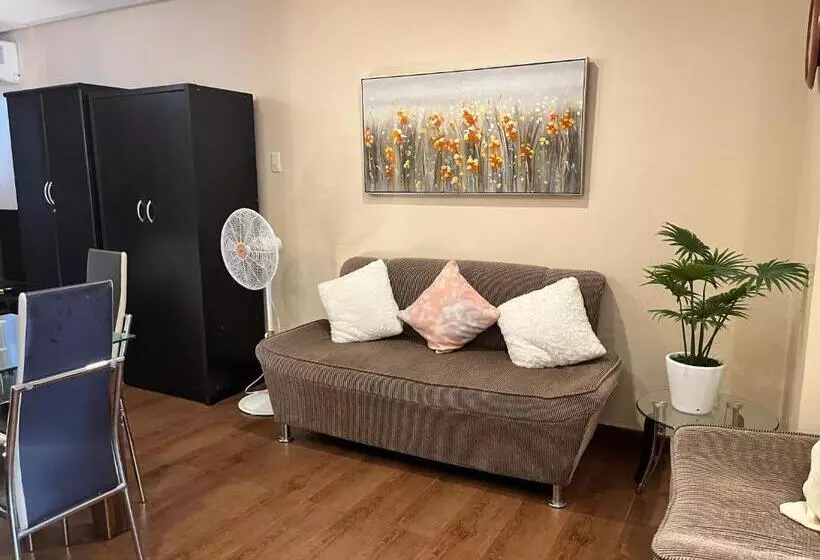ホテル Appleone Ayala Condo With Balcony