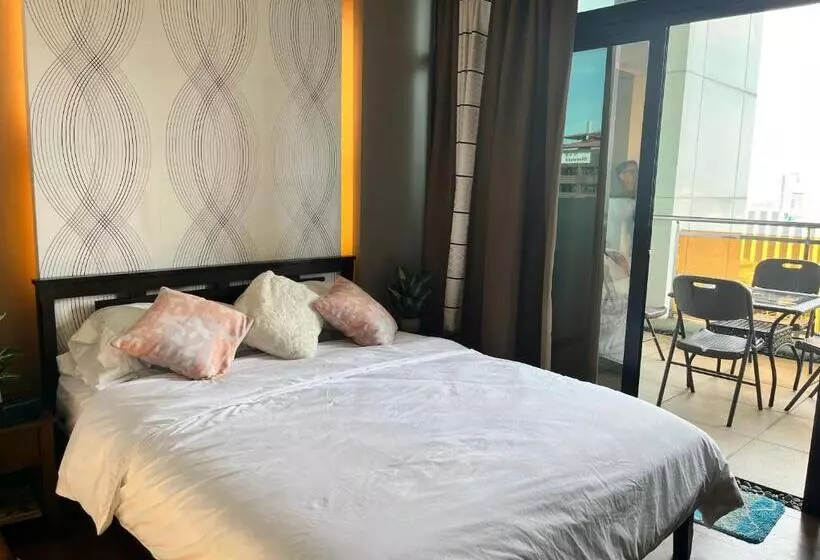 ホテル Appleone Ayala Condo With Balcony