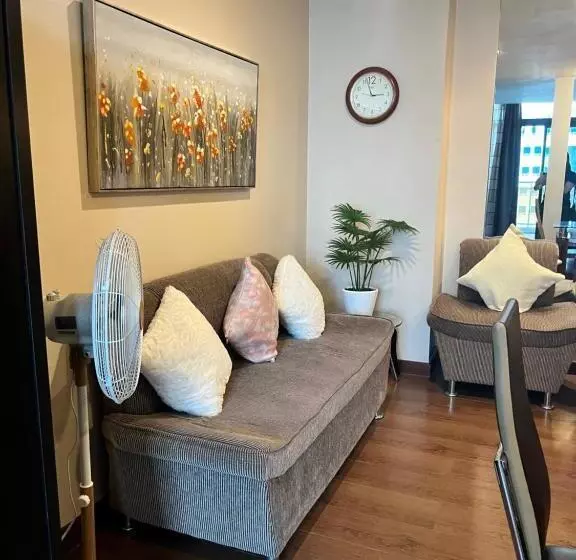 ホテル Appleone Ayala Condo With Balcony