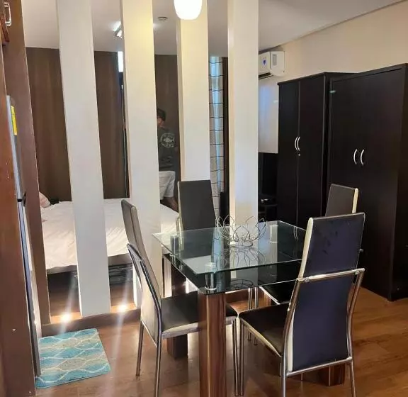 ホテル Appleone Ayala Condo With Balcony