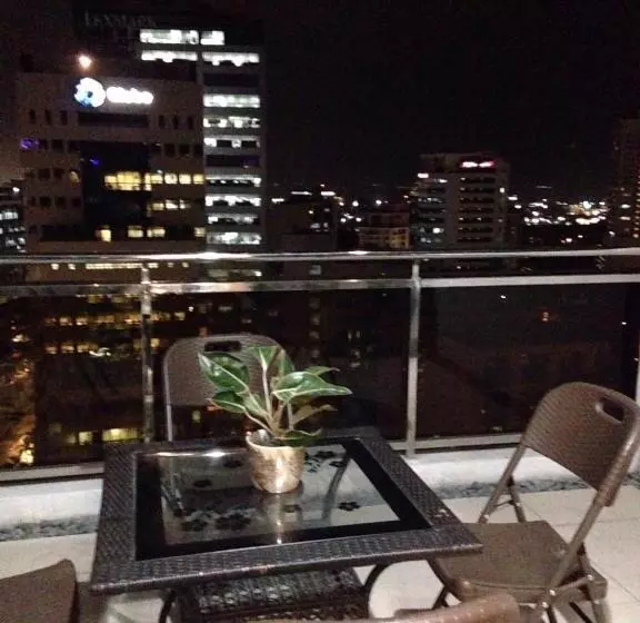 ホテル Appleone Ayala Condo With Balcony