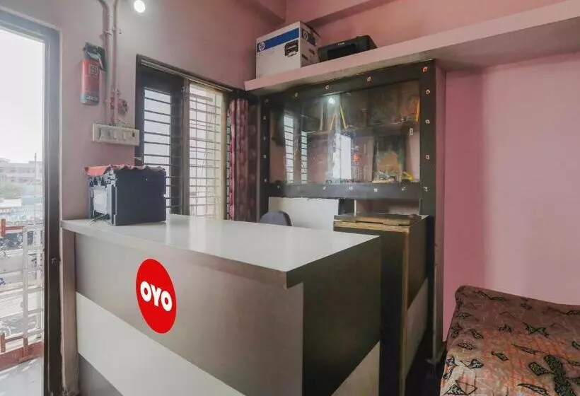 ホテル Oyo Flagship Adhya Lodge