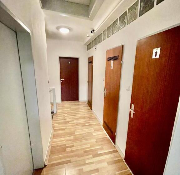 هاستل Adelin Vienna