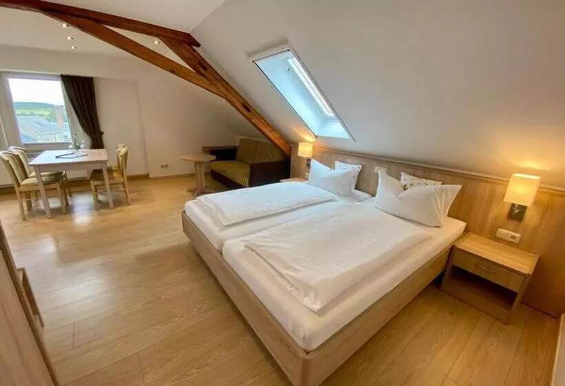 Hotelli Gasthof Drei Schwanen