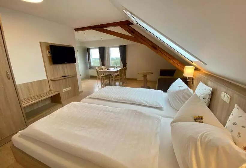 Hotelli Gasthof Drei Schwanen