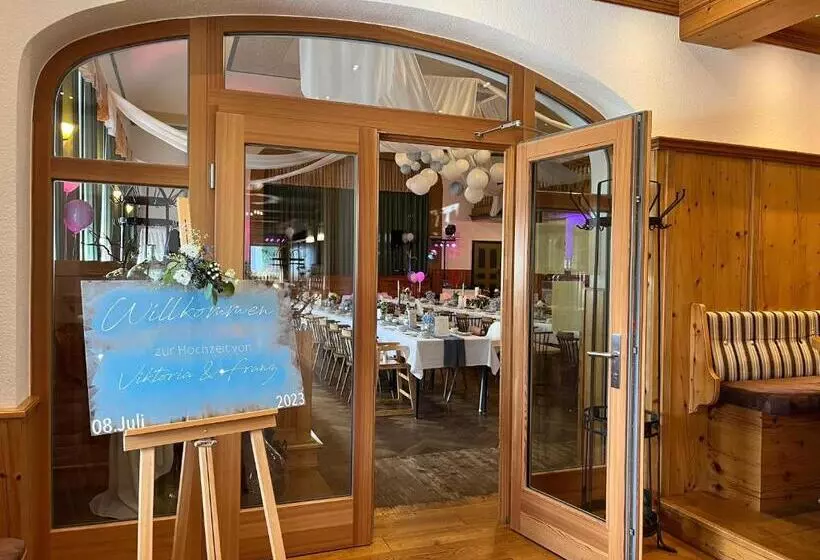 Hotelli Gasthof Drei Schwanen